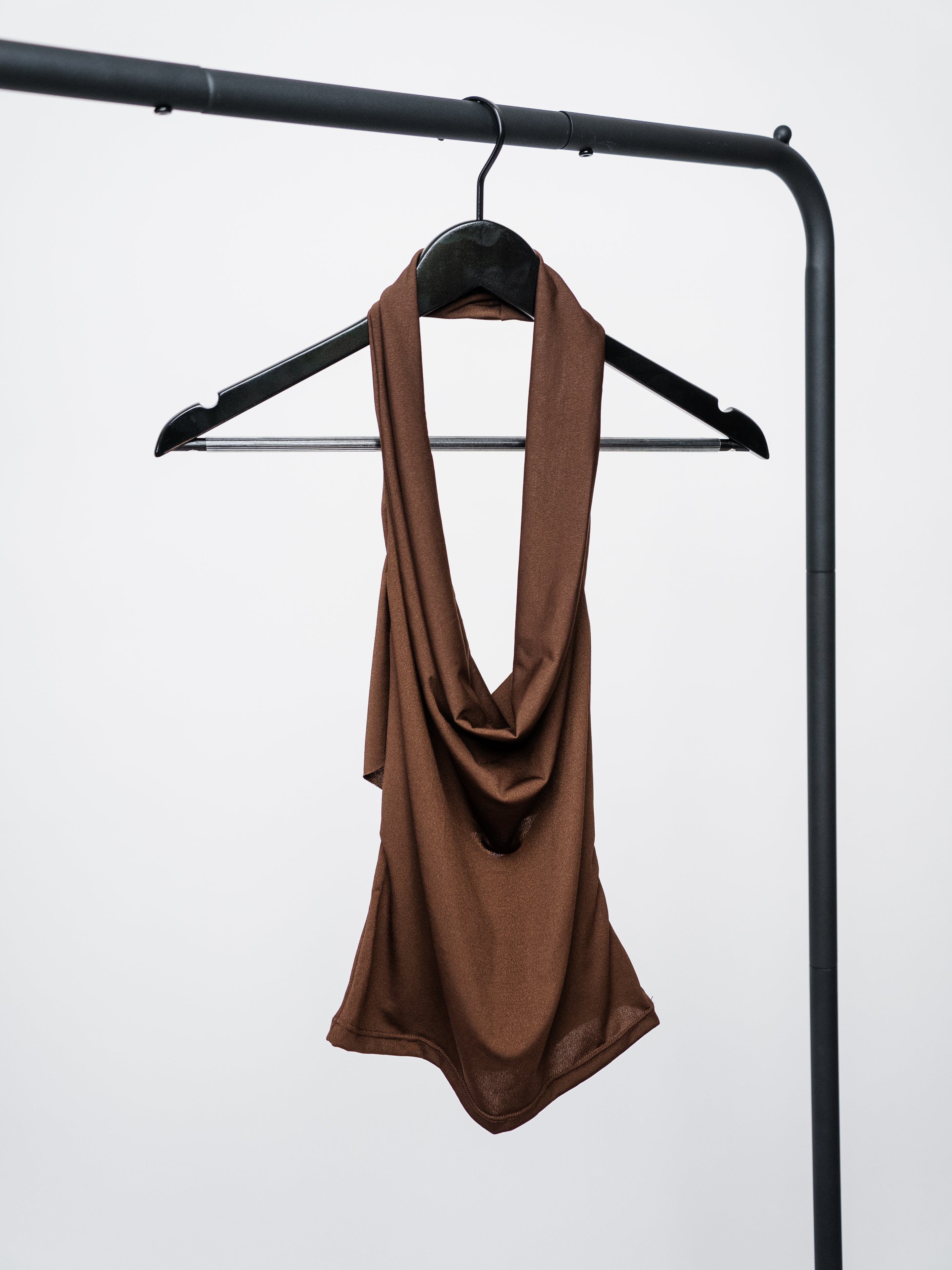 ALL NIGHT BACKLESS TOP