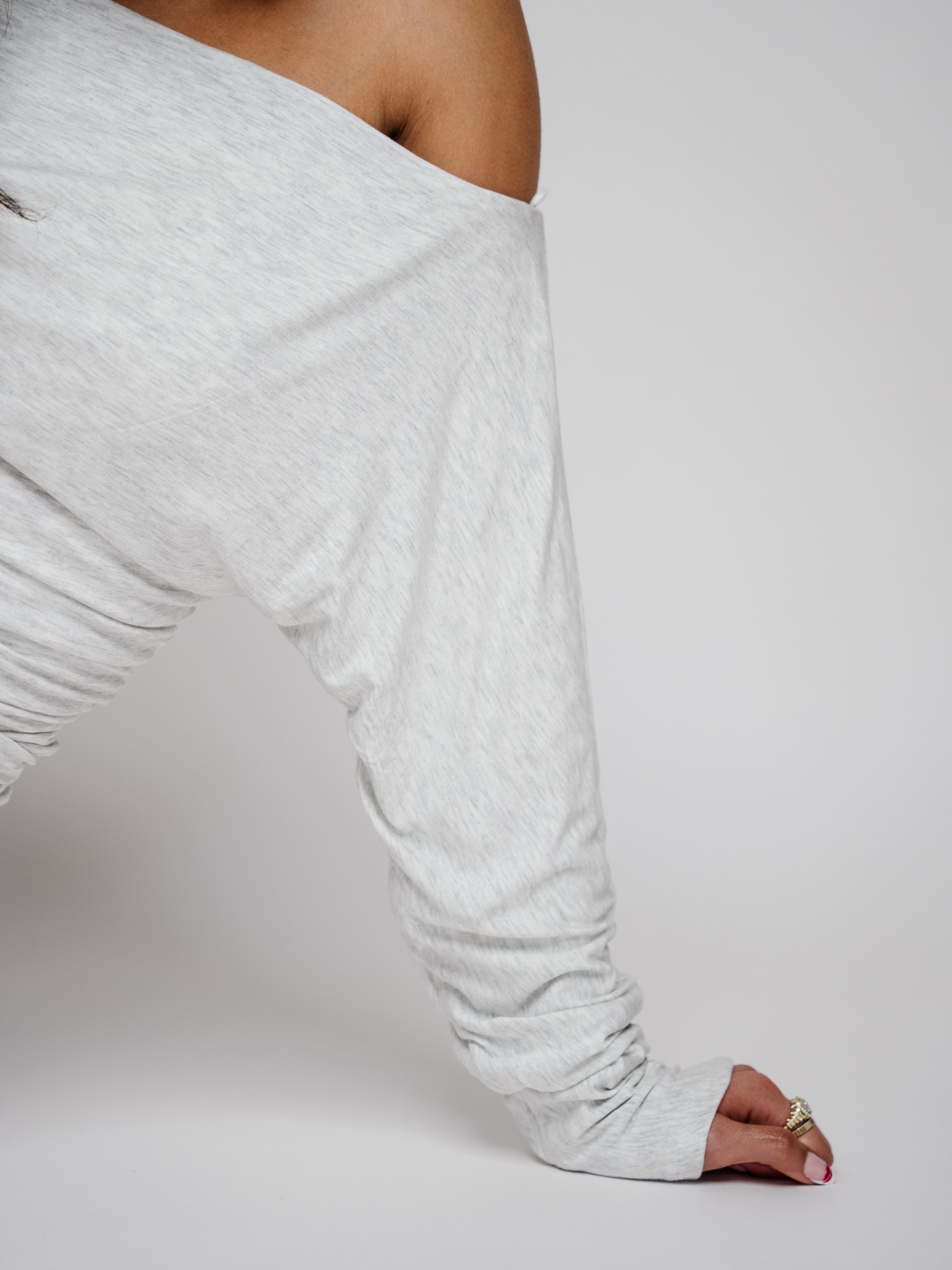 CONTOUR OFF SHOULDER LONG SLEEVE